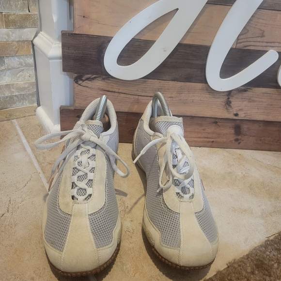 Merrell Women’s Relay Fly White Sneakers Size 9. Good Condition No Rips or Tears - Picture 2 of 9